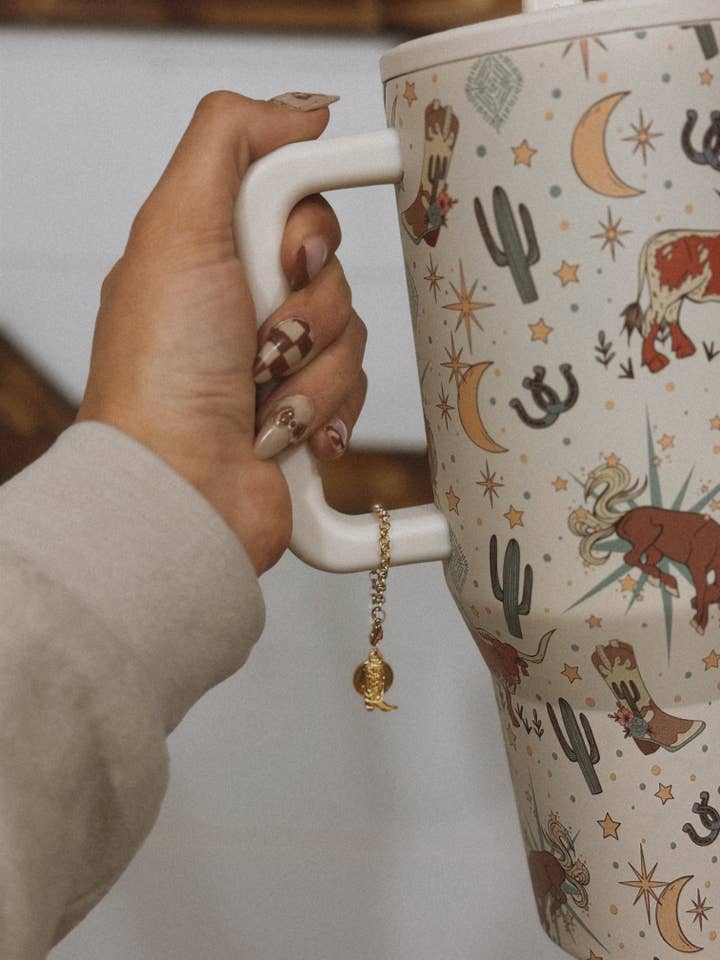 Charme Tumbler (Options Multiples) pour la vente par Little Filly