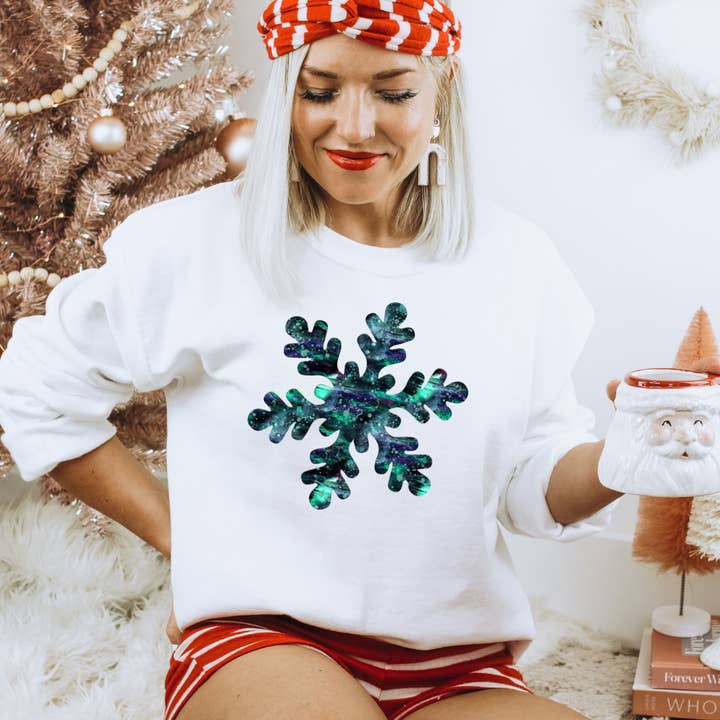 Sweatshirt de Noël Snowflake pour la vente par Londas Trendy Tees