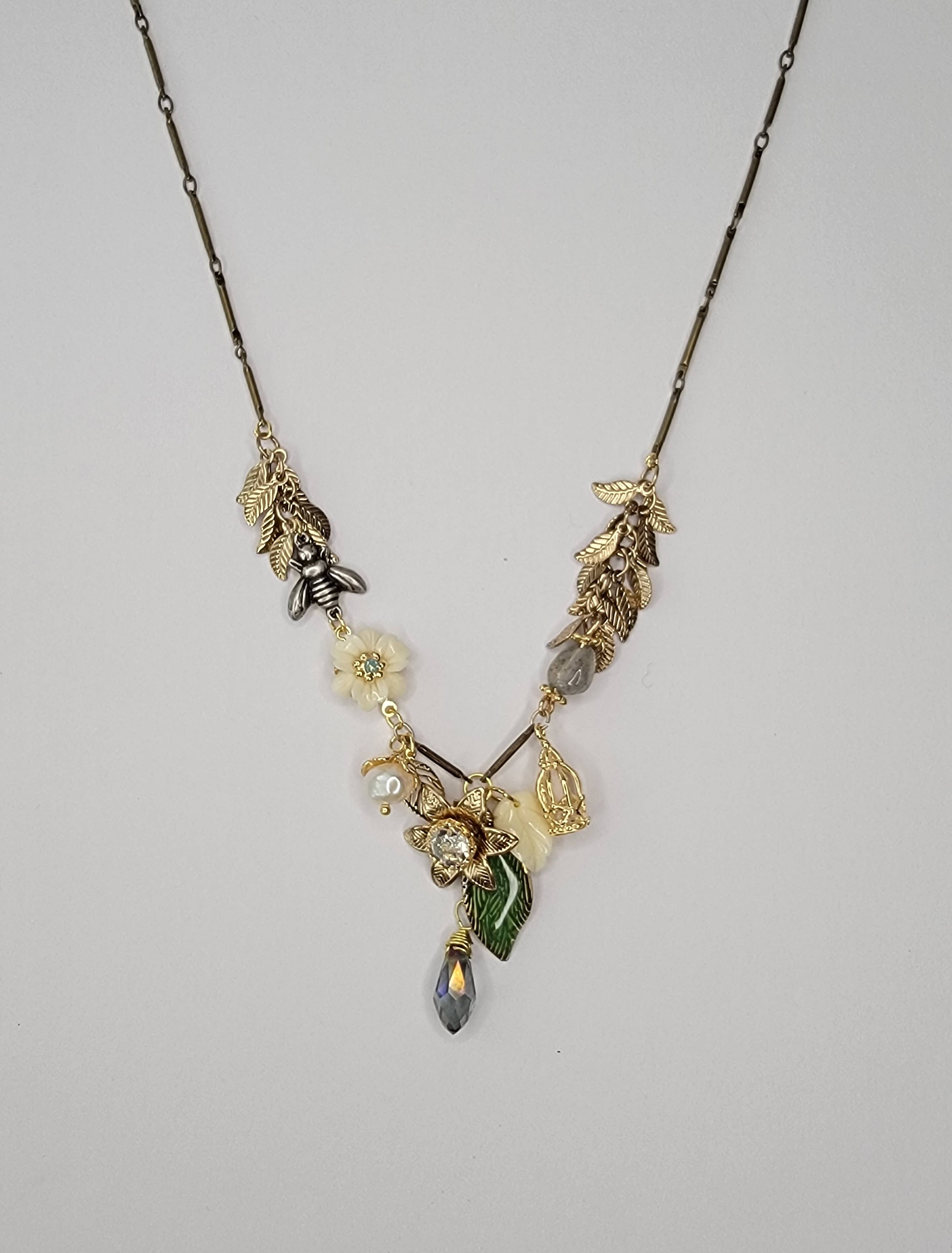 BETTYOH INC – Großhandel Kette mit Anhänger/Charm – Handgefertigte Halsketten mit antiker Oberfläche1