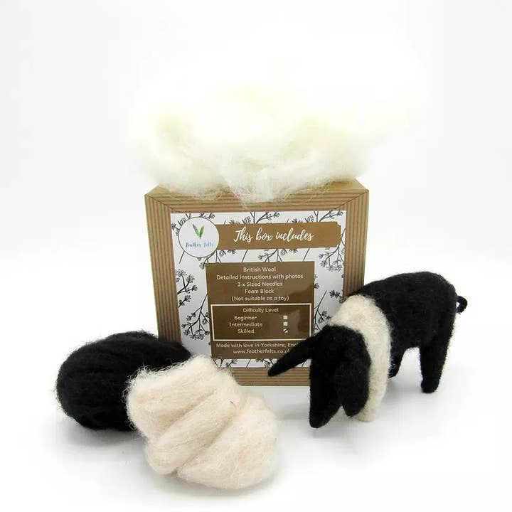 Feather Felts - Wholesale Craft Sewing Kit - Saddleback Pig - Needle Felting Kit0