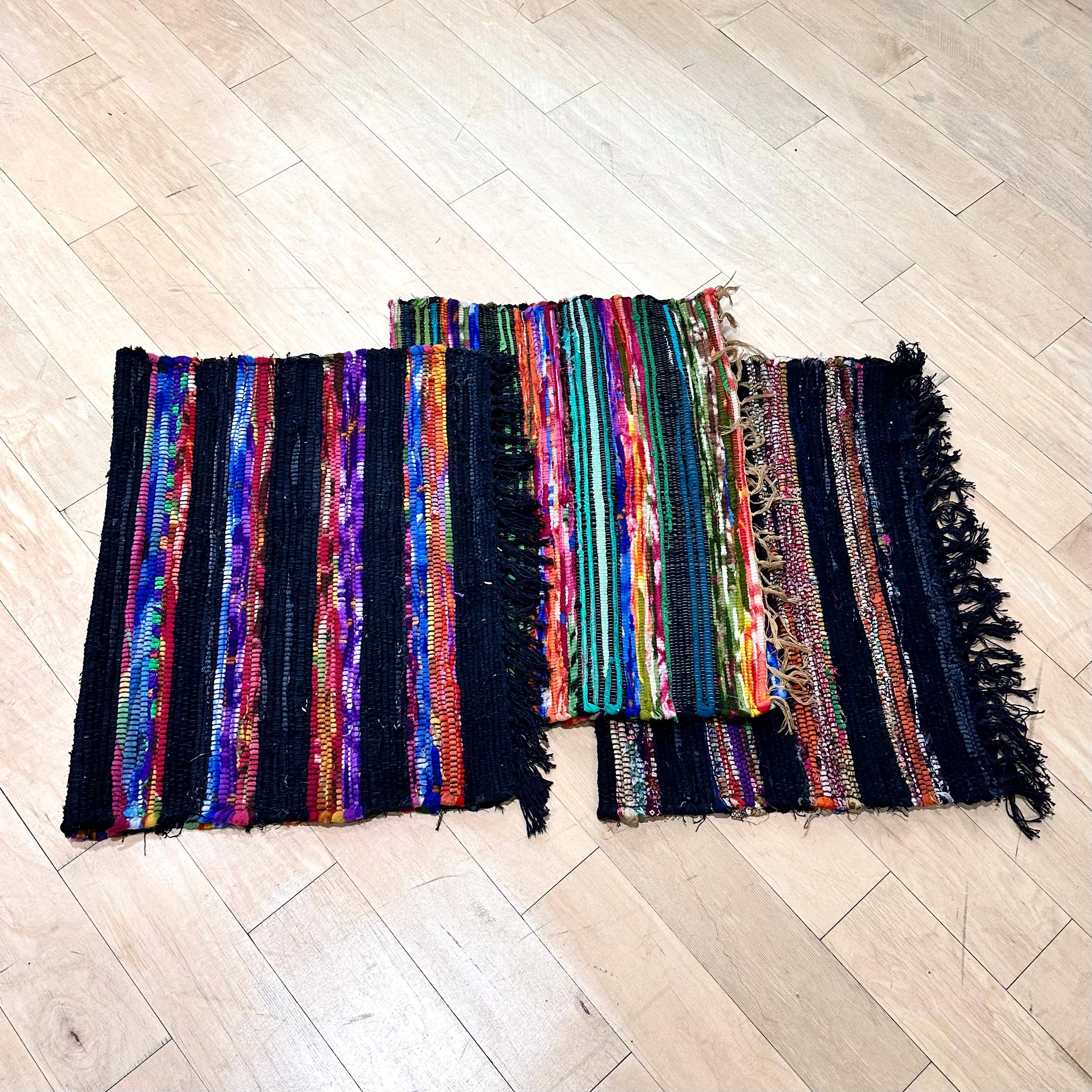 India Handicrafts Inc - Venta al por mayor Alfombra pequeña - Surtido de alfombras coloridas 32