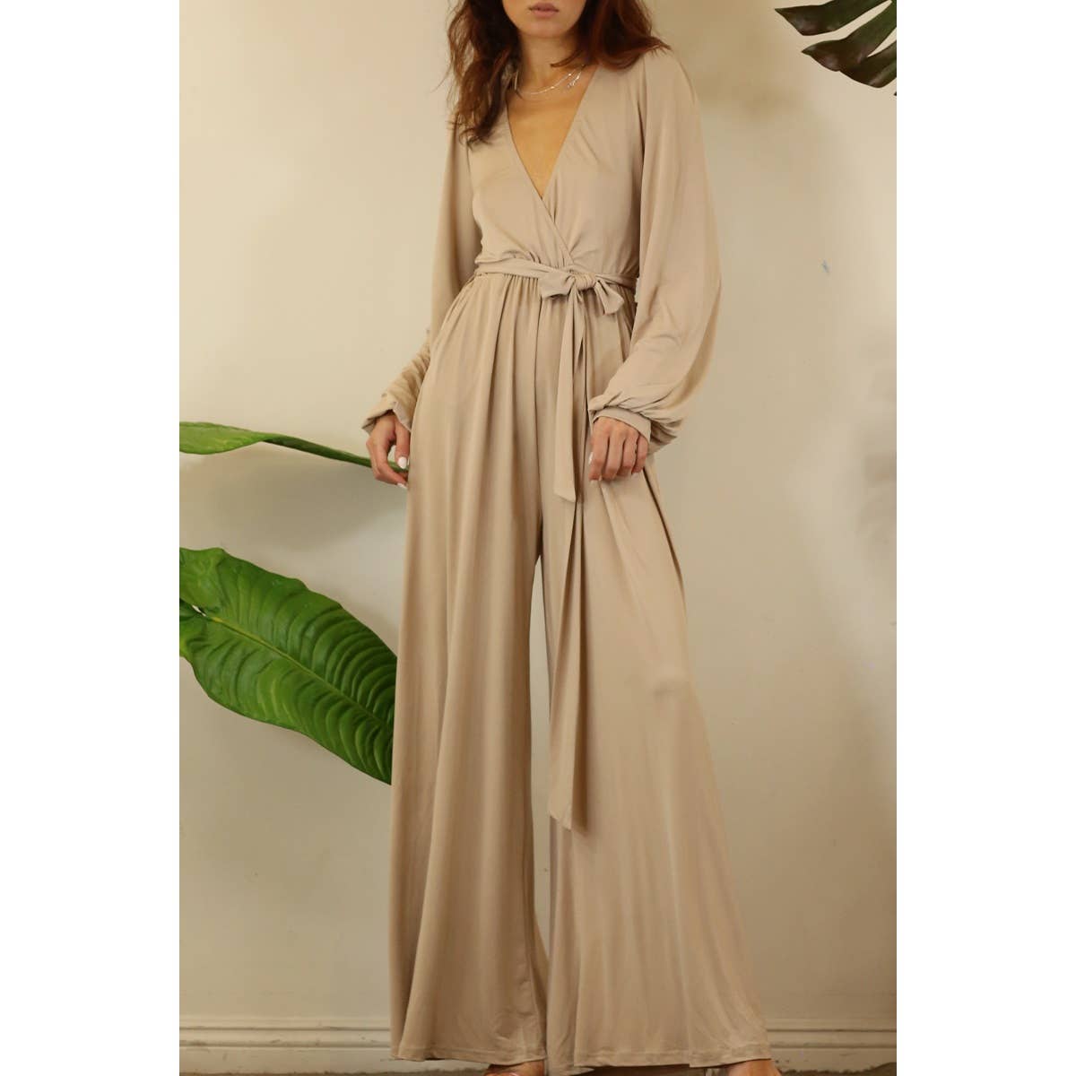 SEXY NACKT CUPRO JUMPSUIT MIT WEITEN HOSEN für den Großhandel auf Faire1