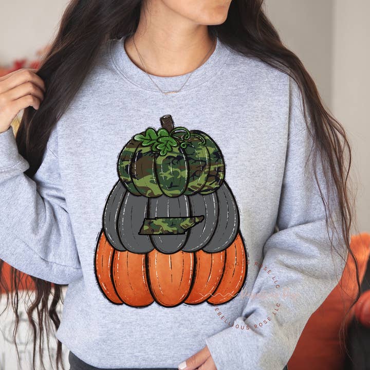 Pull ras du cou Stacked Tennessee Pumpkins pour la vente par Rebellious Rose LLC