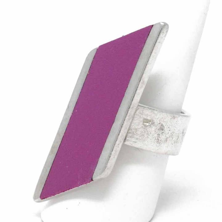 Anillo ajustable de diamantes con incrustaciones de cuero, color uva para venta al por mayor de Sobo & Co Jewellery