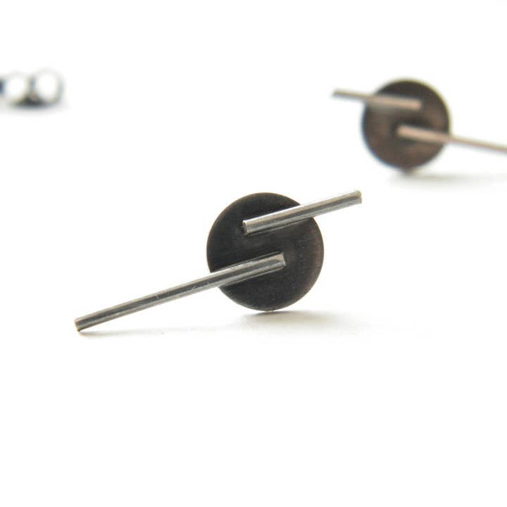 AIRLAB - Wholesale Stud/Post Earrings - Disc earrings with lines