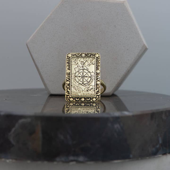 Carte de tarot The Wheel Of Fortune gravée en argent sterling 925 pour la vente par DreamedBy