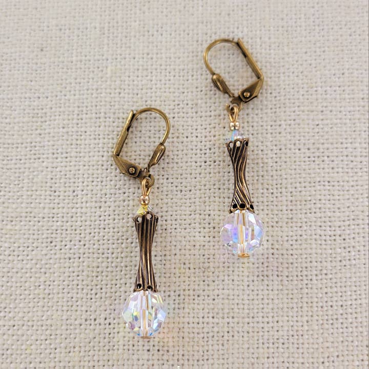 Boucle d'oreille pendante en cristal autrichien 72A pour la vente par Sadie Green's Jewelry