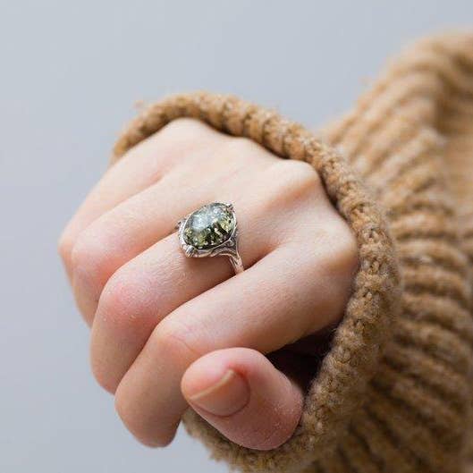 Baltic Beauty – Engroshandel Statementring – Boho grøn rav Ring