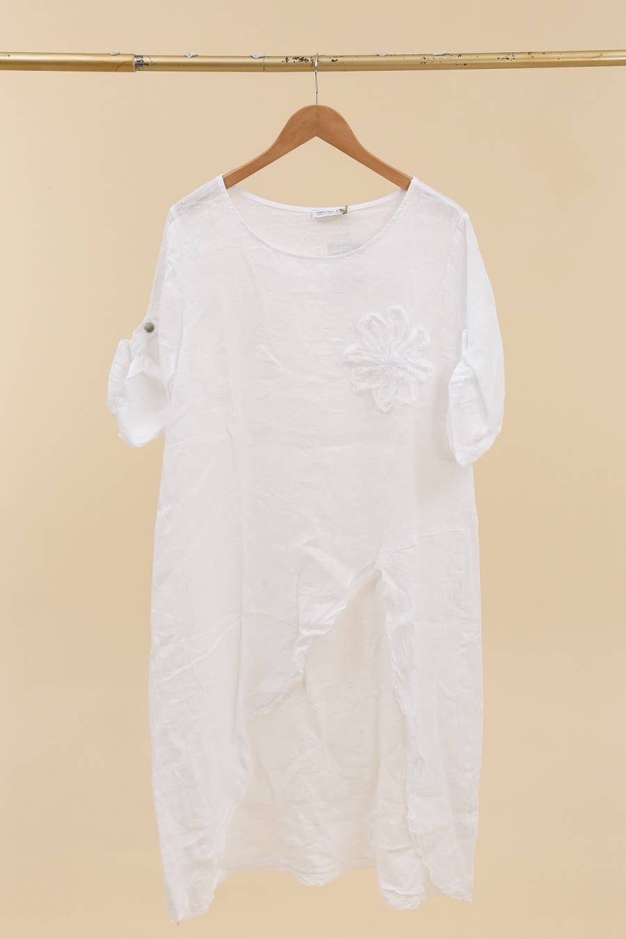 LÉA & LUC – Großhandel Kleid – Damen – 100 % Leinenkleid mit Blumenmotiv auf der linken Brust, REF. 724846