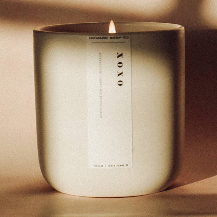 Collection de bougies XOXO pour la vente par Howard Soap Company