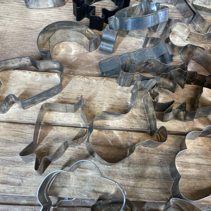 My Amigos Imports - Wholesale Cookie Cutter - Vintage Old Cookie Cutters-Farmhouse-Tin Cutter-ER-Assorted8