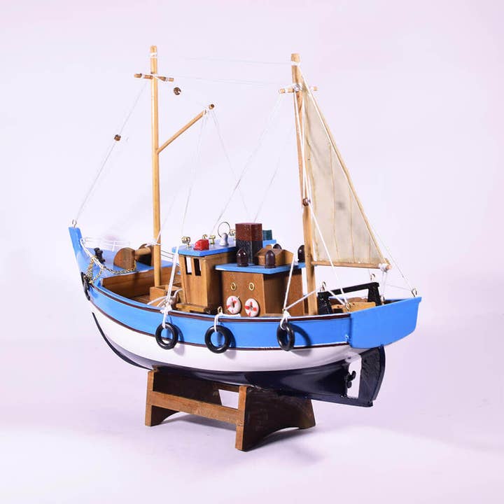 giftland - Venta al por mayor Artículo decorativo de mesa - Barco de pesca de madera azul claro 40cm