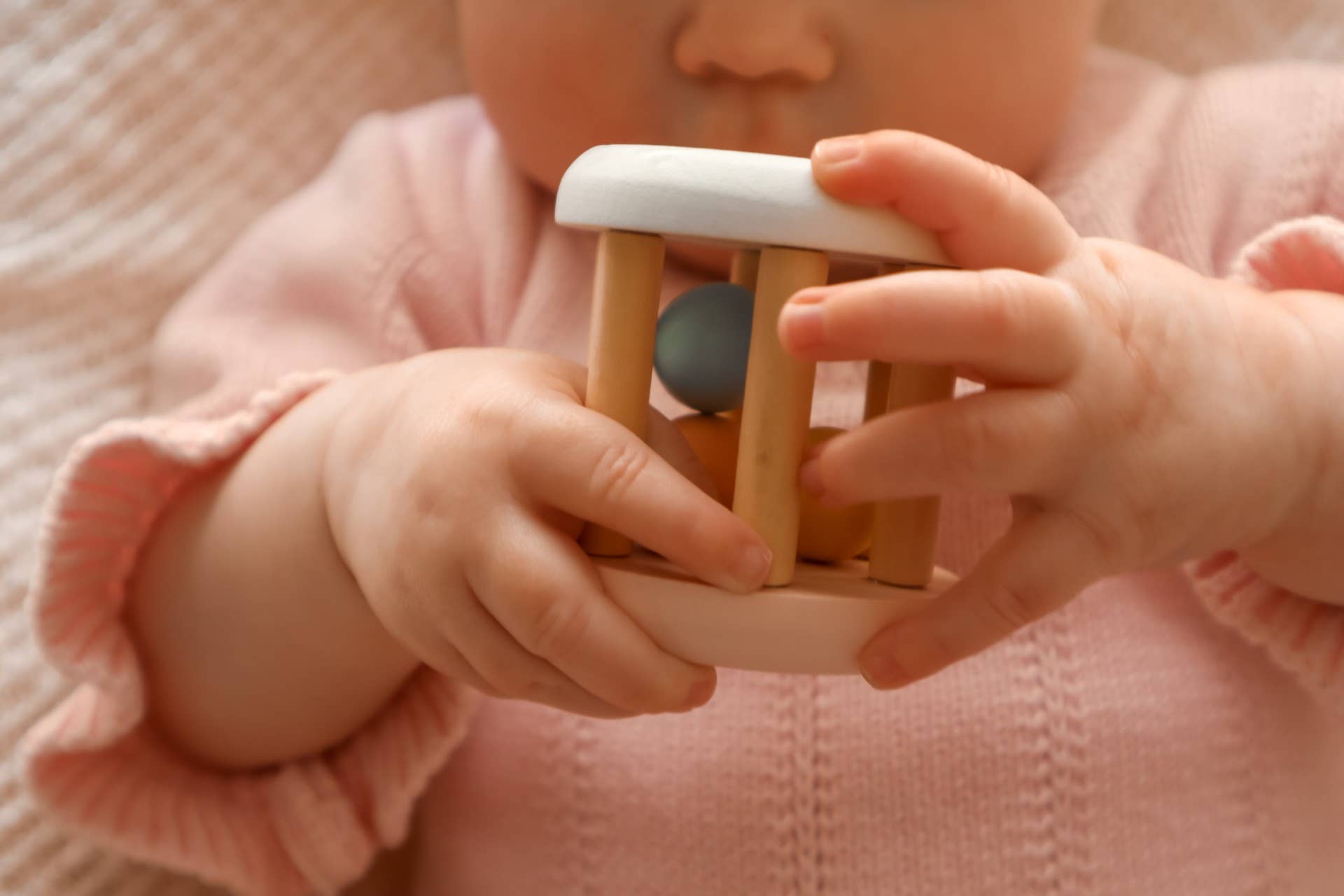 ToysLink – wholesale Handheld rattle – Baby – Wooden Koala & Bunny Rattle3