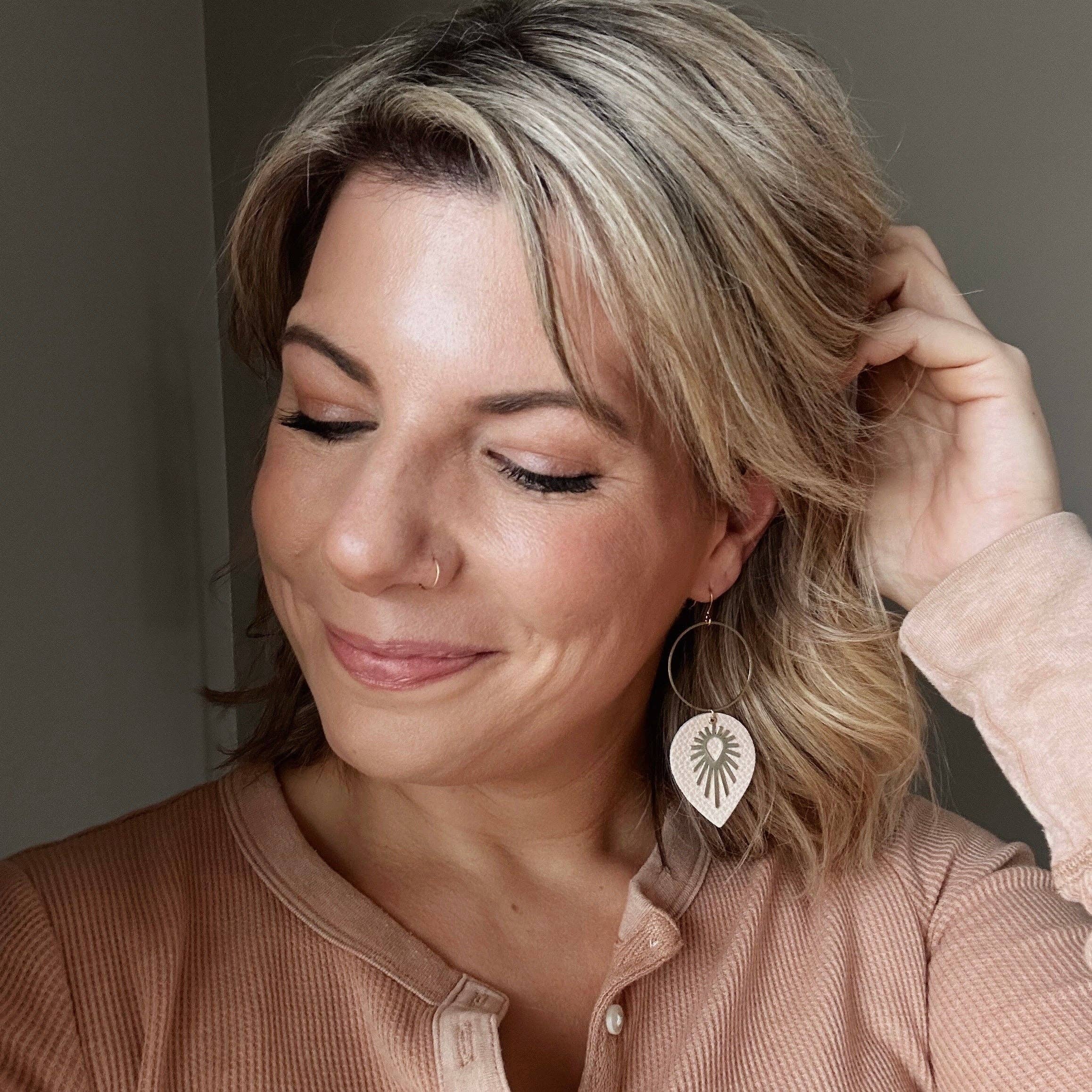 Wicket Goods – wholesale Hängande örhängen – Solis | Fossil2