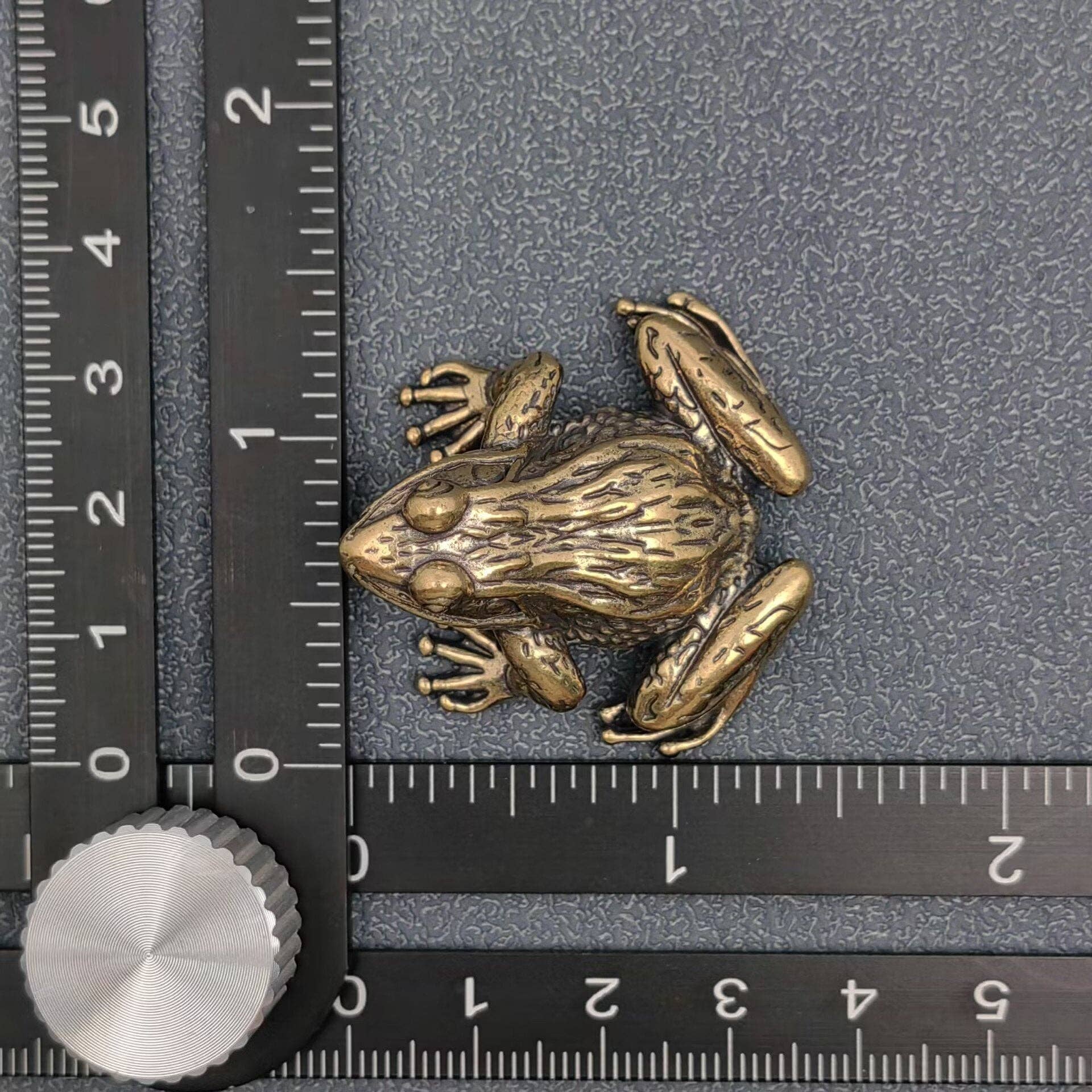 Mio Queena - Wholesale Decorative Tabletop Object - Vintage Brass Frog Desktop Ornaments Decorations3