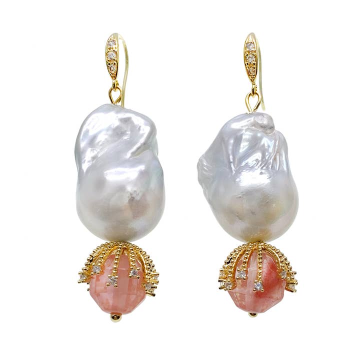 Boucles d'oreilles à crochet en quartz baroque avec perle et pastèque HE020 pour la vente par FARRA