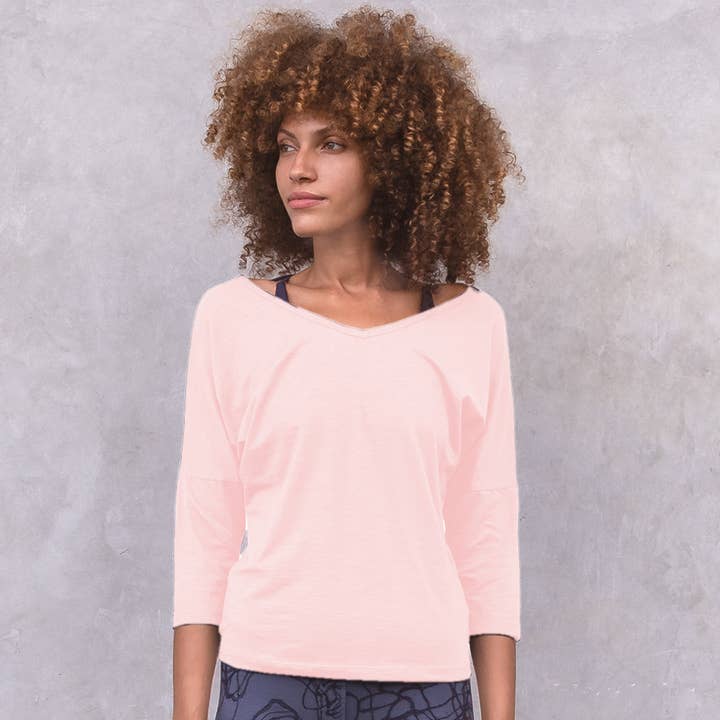 Camiseta Chantal ¾ de algodón orgánico con escote en V delante y detrás, yoga y vacaciones para venta al por mayor de Jaya