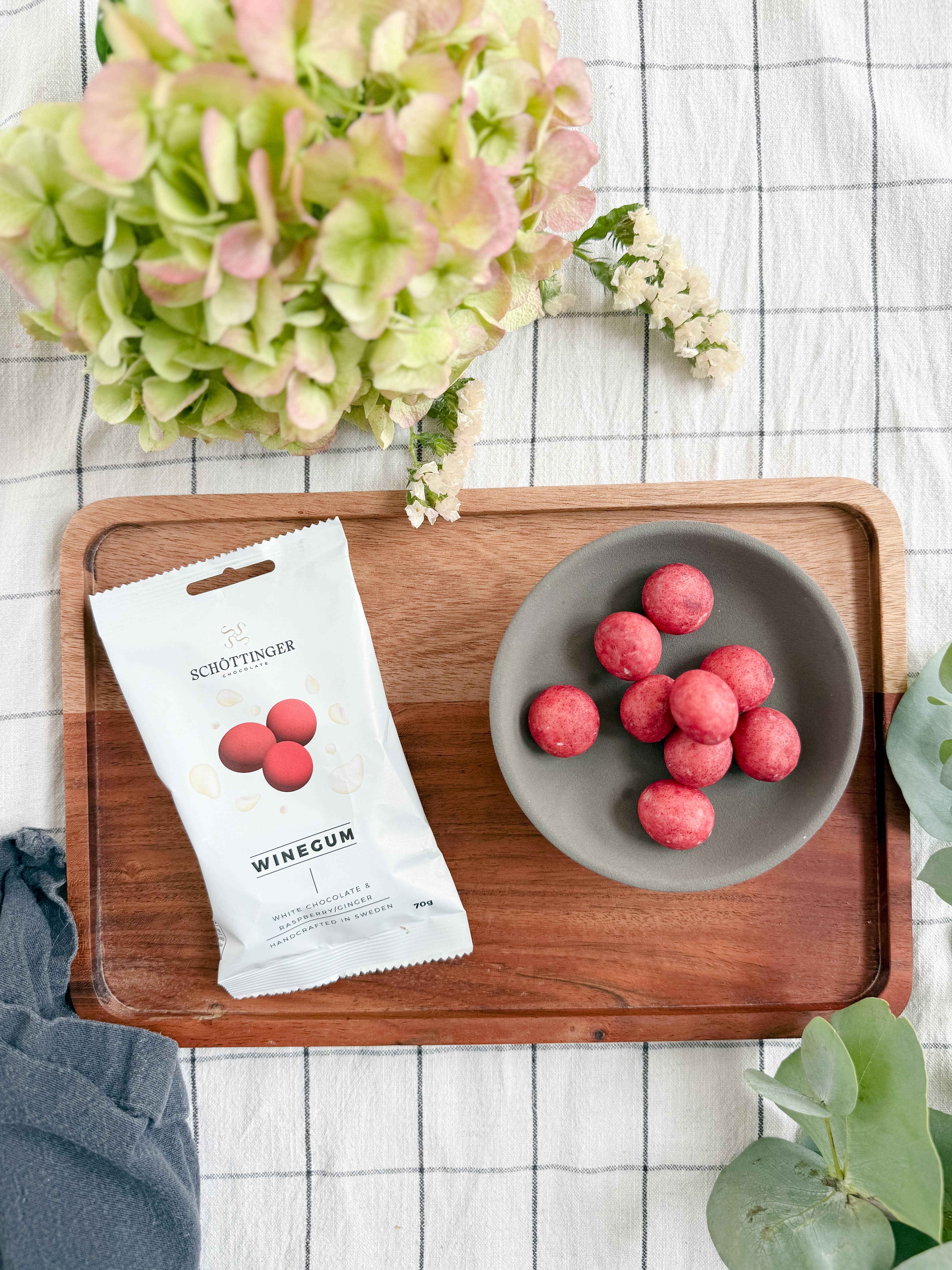 Schöttinger Chocolate – Doces cobertos de chocolate por atacado – Winegum de chocolate branco com framboesa e gengibre 70 g2