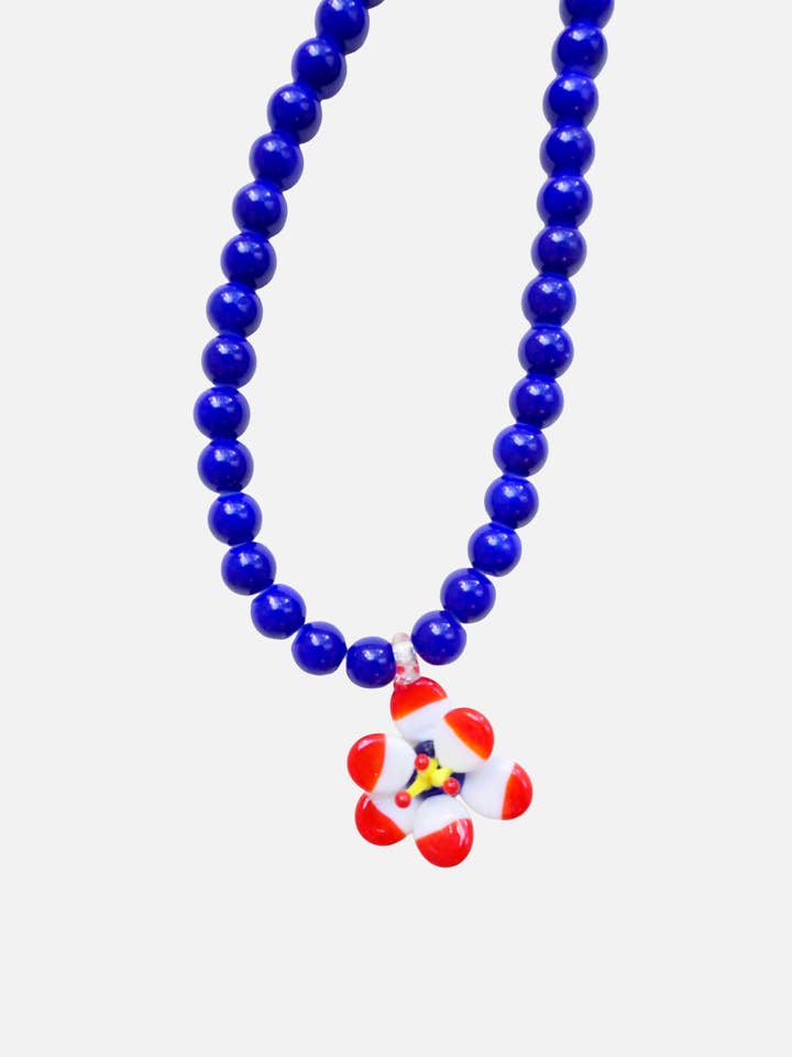 Hvid og Rød Blomst & Blå Perler for engroshandel hos Le Club Olive