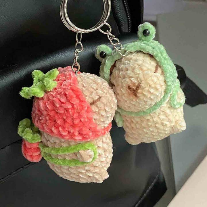 Porte-clés Capybara en crochet avec sac, amigurumi Capybara pour la vente par Anh2 LTD