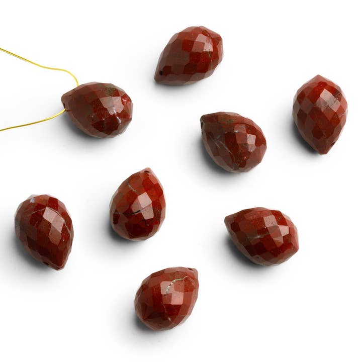 Goccia Focalizzata Sfaccettata in Diaspro Rosso 18x13mm 1 Perla per la vendita all'ingrosso da parte di The Bead Traders