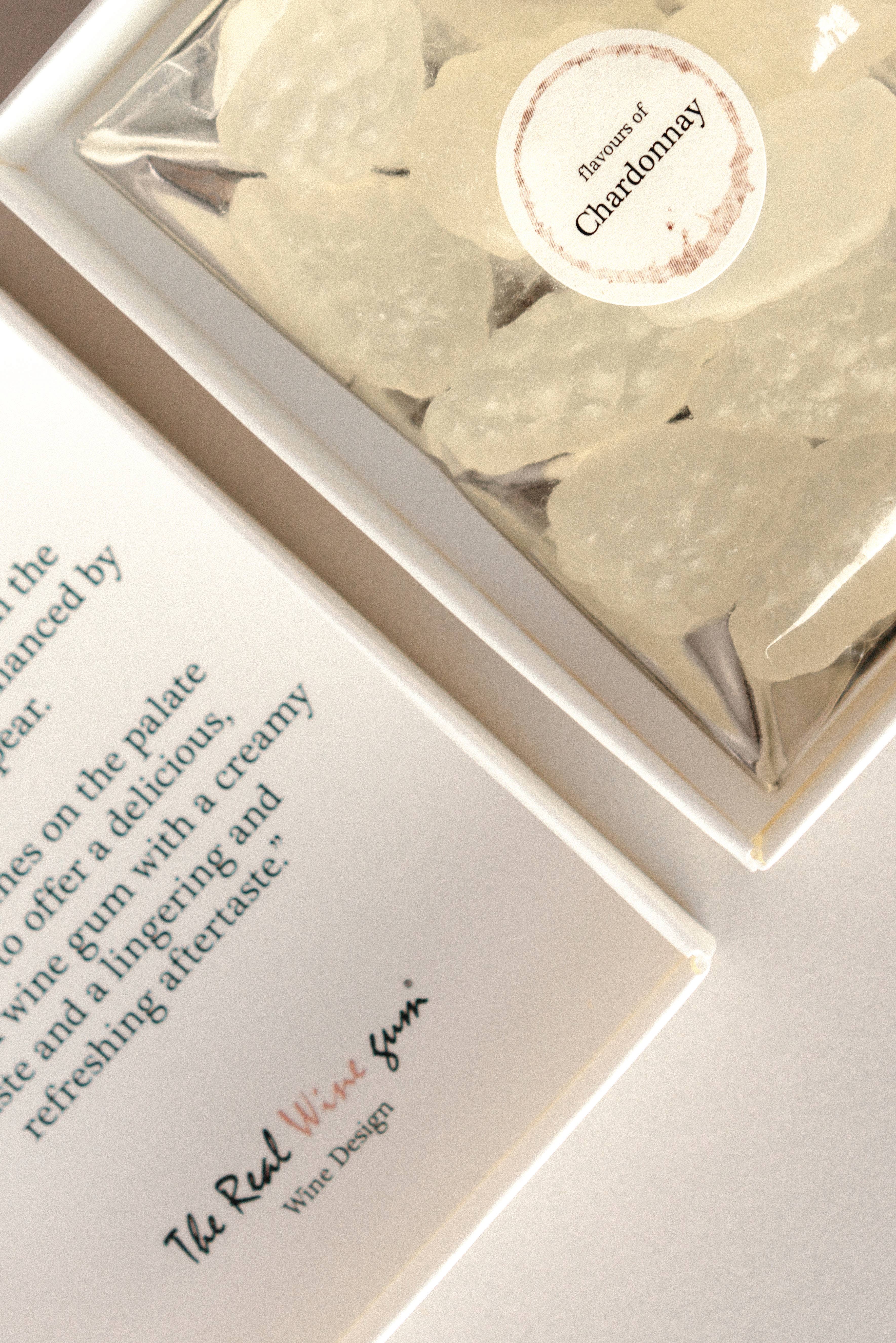 Vinoos - Wine Stories – wholesale Gelégodis – Chardonnay Wine Gum - Presentförpackning för en person 🌱3