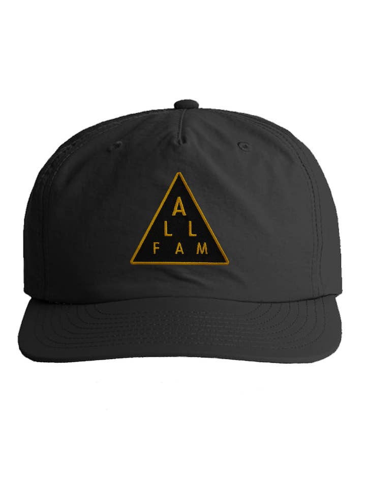 2" TREKANTET PATCH SURFEHÆTTE SORT for engroshandel hos AllFamCo