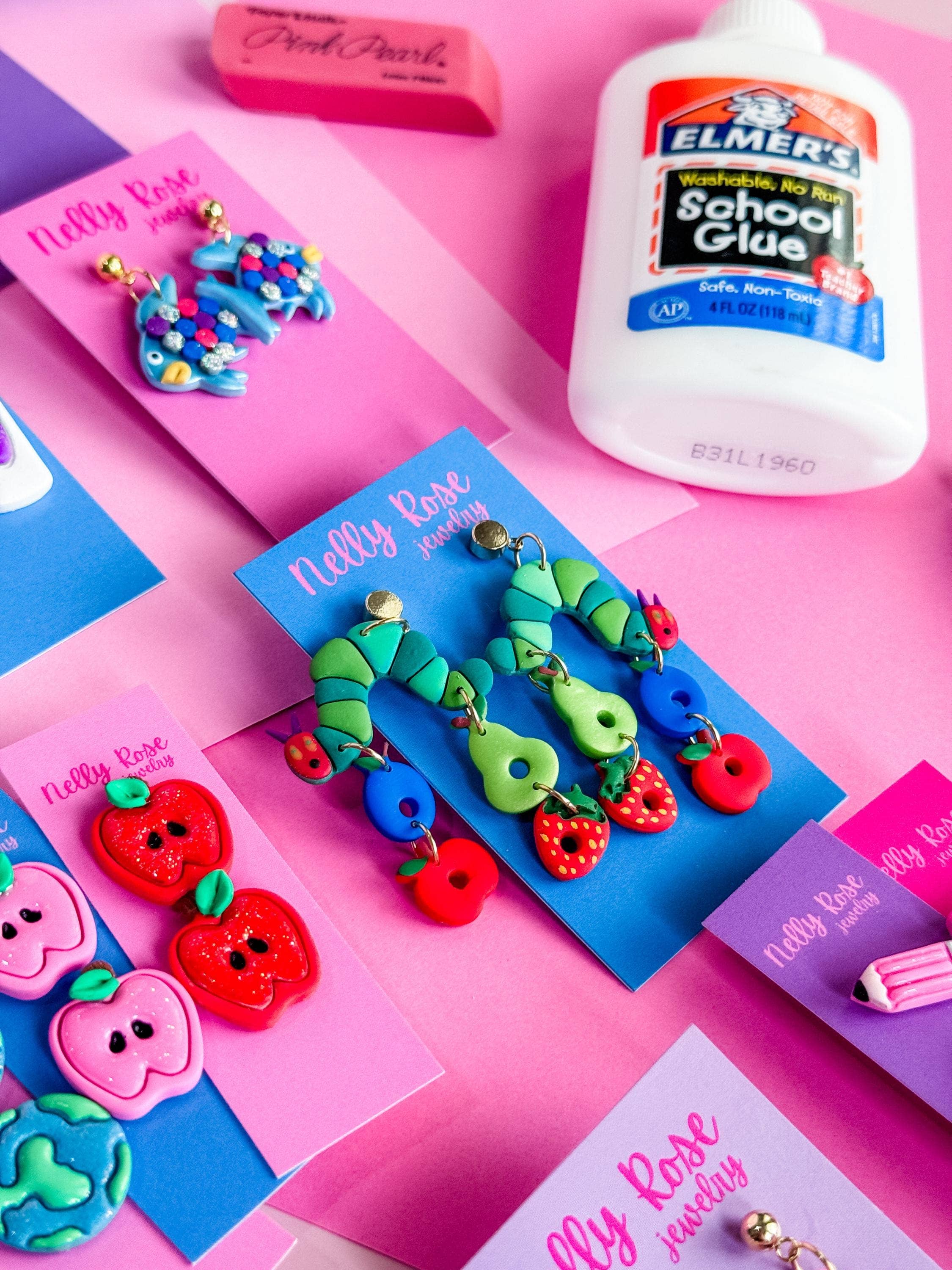 Nelly Rose Jewelry - Venta al por mayor Pendientes colgantes - Pendientes Oruga Hambrienta | Frutas Coloridas4