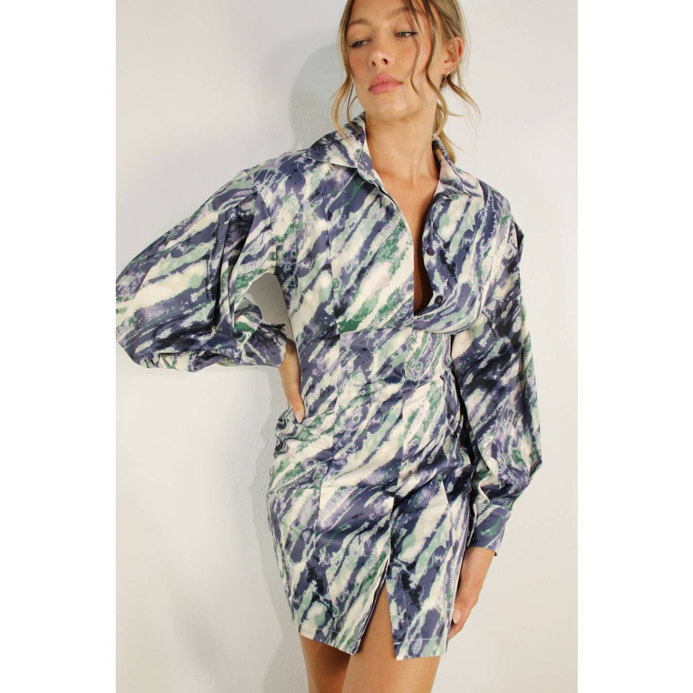 MARINEBLAU MULTI SCHWERES BAUMWOLL-MINIKLEID MIT BALLONÄRMELN für den Großhandel auf Faire11