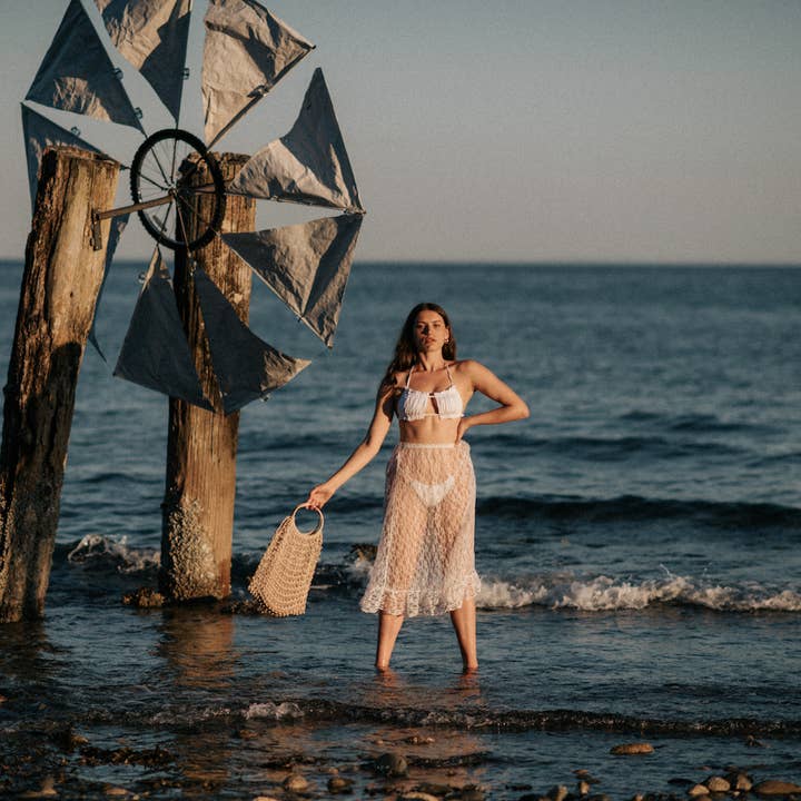 Fort the Label (previously Folk Fortune) - Venta al por mayor Bolsa de playa - Bolsa de red de crochet con cuentas de madera y asas de bambú2