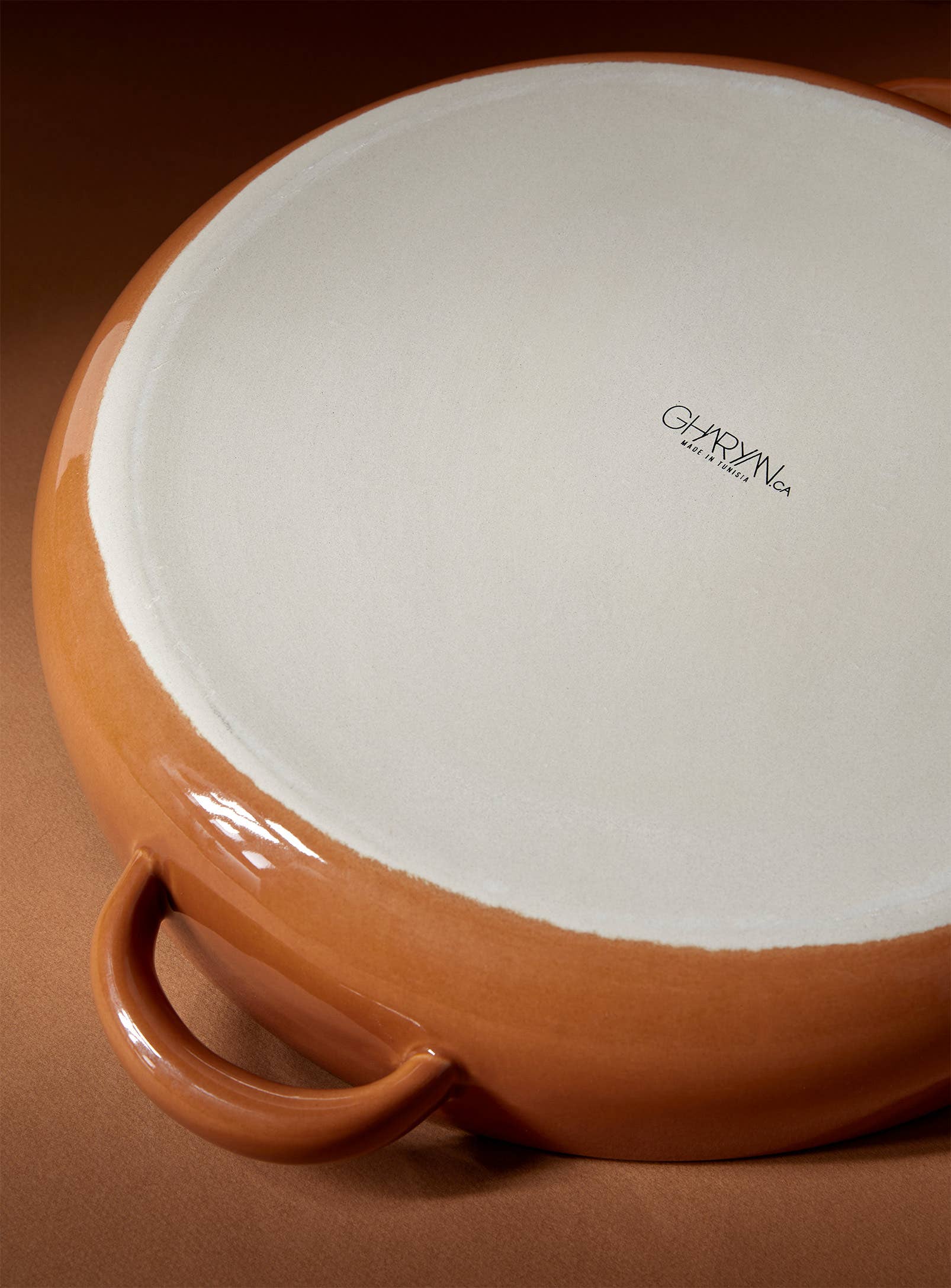 GHARYAN Stoneware & Olive Wood Tableware | Ships from USA – wholesale Serveringsfat – Stengods serveringsplatta med handtag 13,4"10