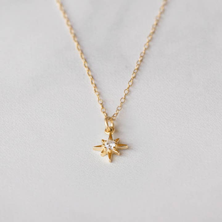 Collier à breloques étoile du nord en plaqué or ou en argent sterling pour la vente par A Worthy Brand