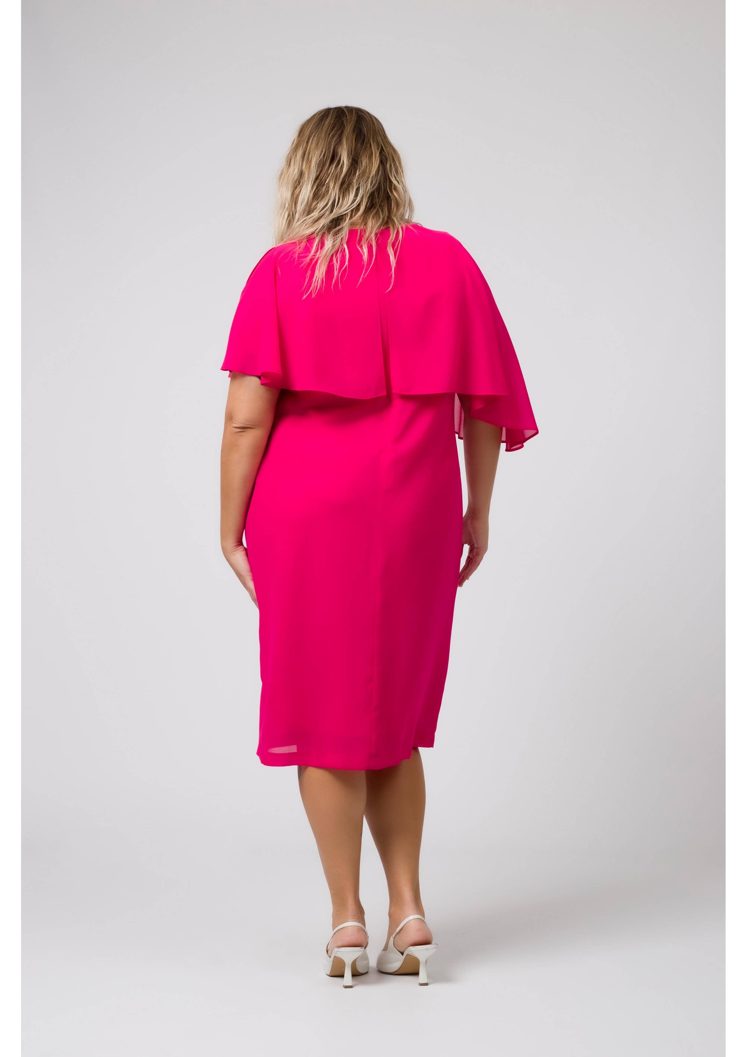 Teresa Cardoso Oliveira – Engroshandel Kjole - Dame – Enfarvet kjole med flæse ved hals og ærme, forårs- og sommersamling, plusstørrelse2