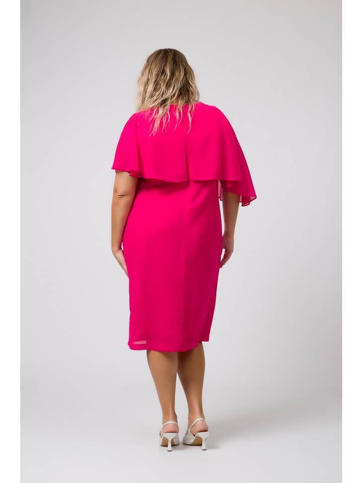 Teresa Cardoso Oliveira – Engroshandel Kjole - Dame – Enfarvet kjole med flæse ved hals og ærme, forårs- og sommersamling, plusstørrelse2