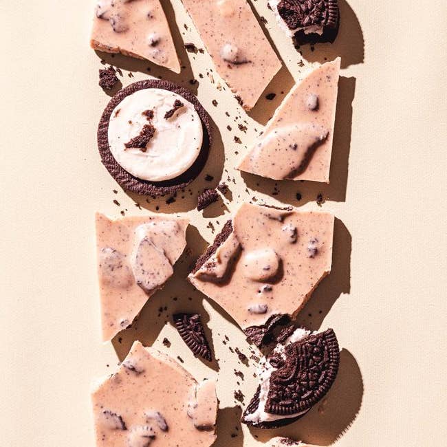 Compartes Chocolate - Wholesale Chocolate Bar - Cookies and Cream Oreo Cookie Chocolate Bar