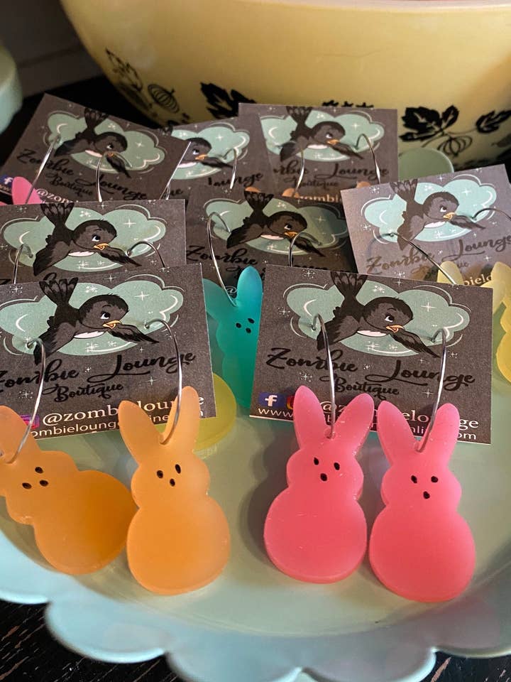 Peeps kanin hängande örhängen för wholesale av Zombie Lounge Bootique