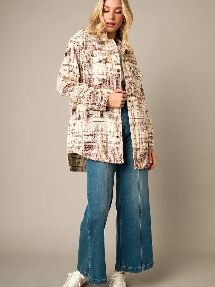 BOUCLE RUTIG LÅNG SKJORTJACKA MED PATCHFICKOR för wholesale av mittoshop