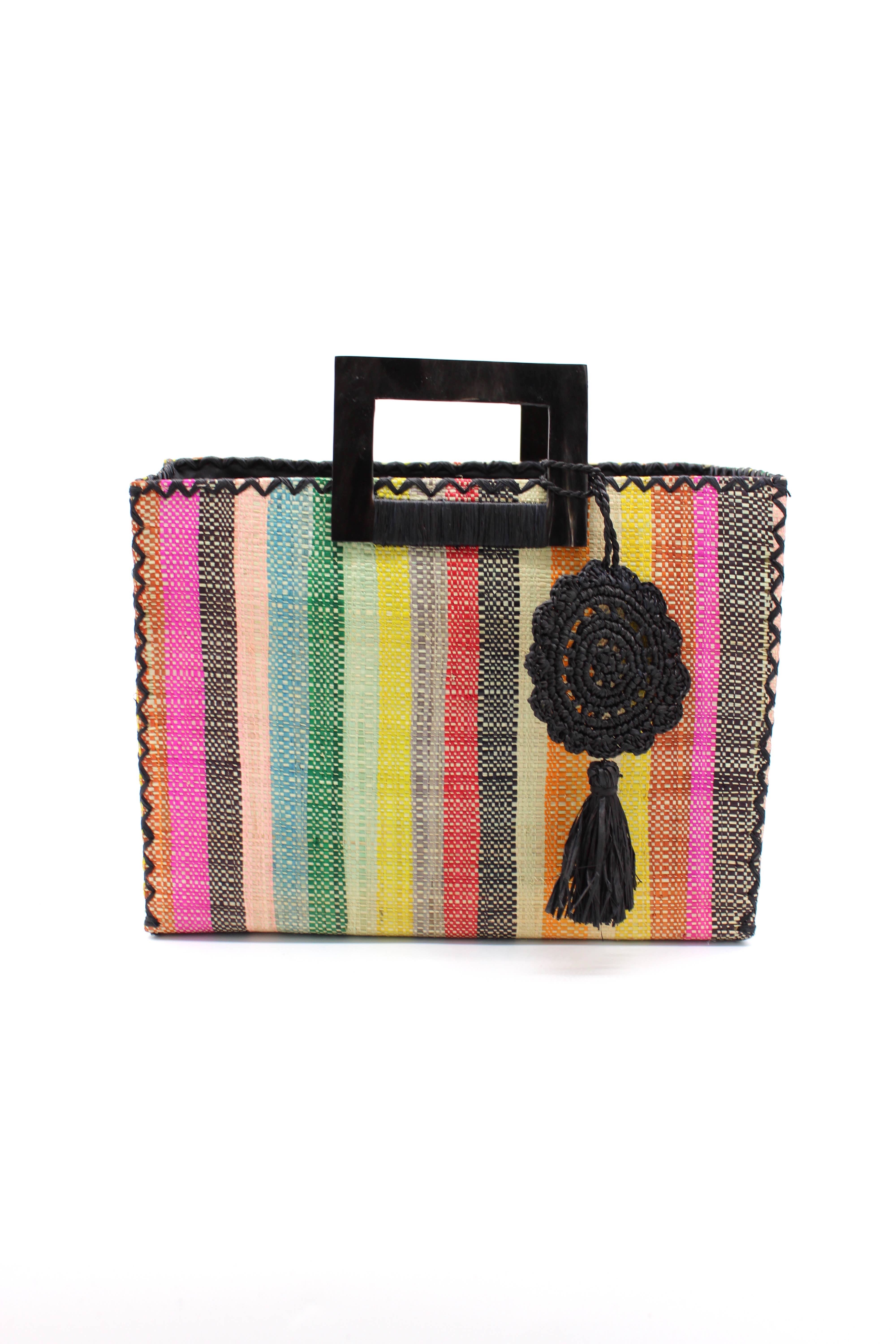 Shebobo – Großhandel Henkeltasche – Damen – Stevie Schultertasche aus Stroh mit Hornhenkeln und Quaste7