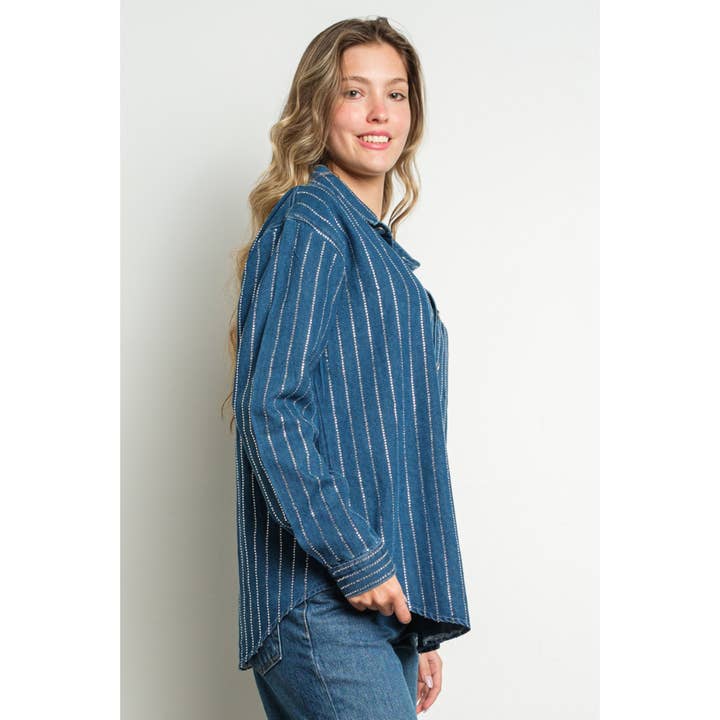 KIWI – Großhandel Hemd mit Button-down-Kragen – Damen – IT3196 Jeanshemd mit Nadelstreifen und Strass
