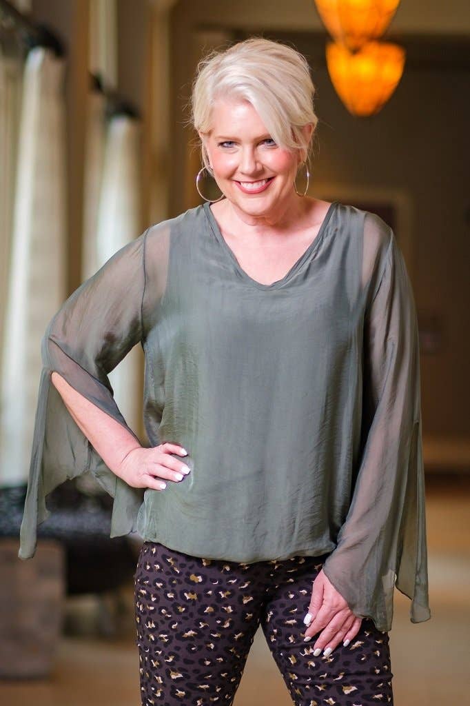 TINA Stephens Italy/Tees By Tina - Wholesale Blouse - Women's - Tiffany Silk Butterfly Bottom Open Wrist (BLS218)5