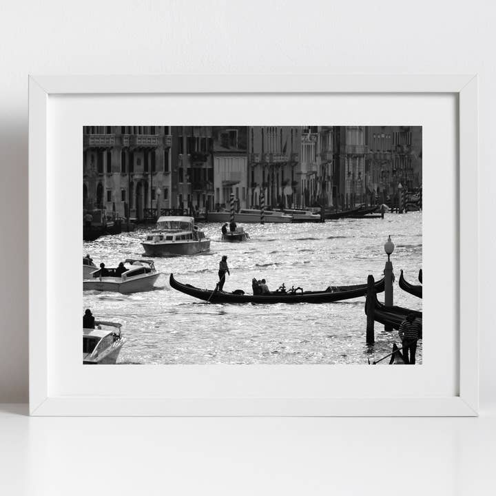 Impression photographique en noir et blanc d'art de gondole du Grand Canal de Venise pour la vente par Mo & Paul Photography