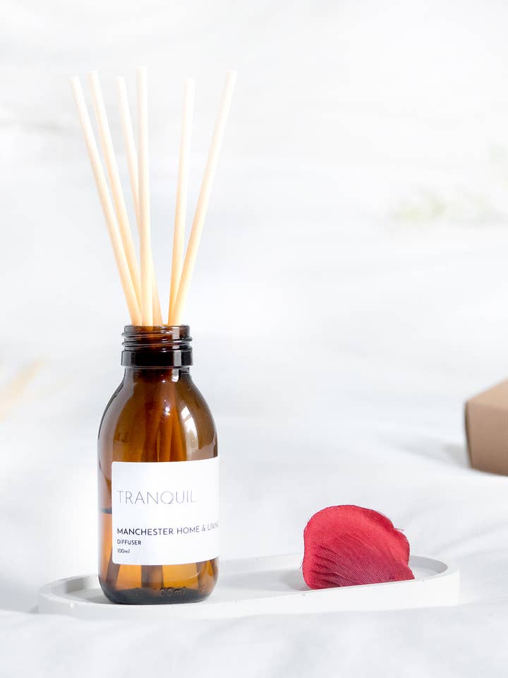 Rolig Rose & Patchouli Reed Diffuser for engroshandel hos Manchester Home & Living