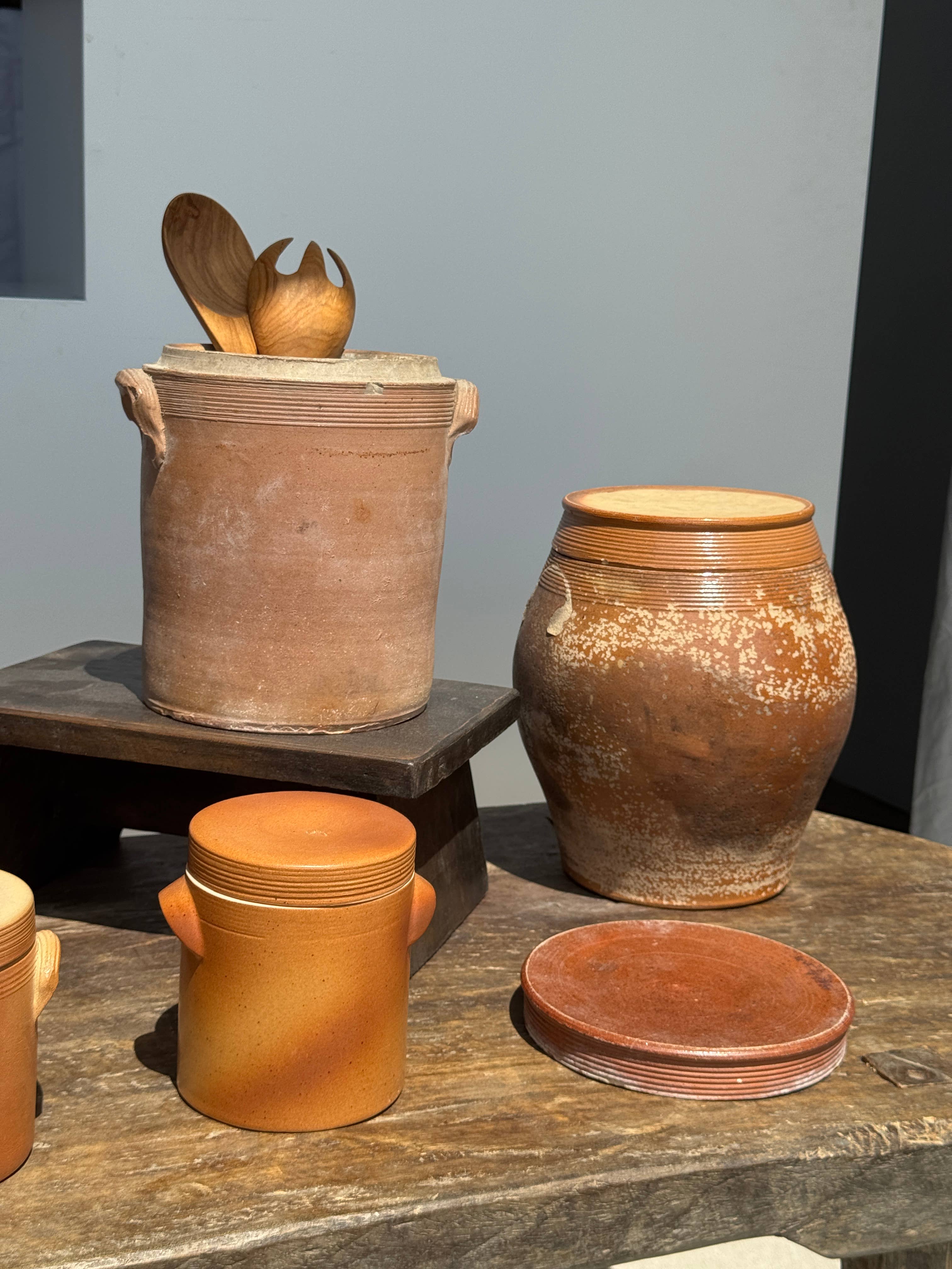 Office Objets – Großhandel Blumentopf – Großer ovaler Steinguttopf mit Deckel H2413