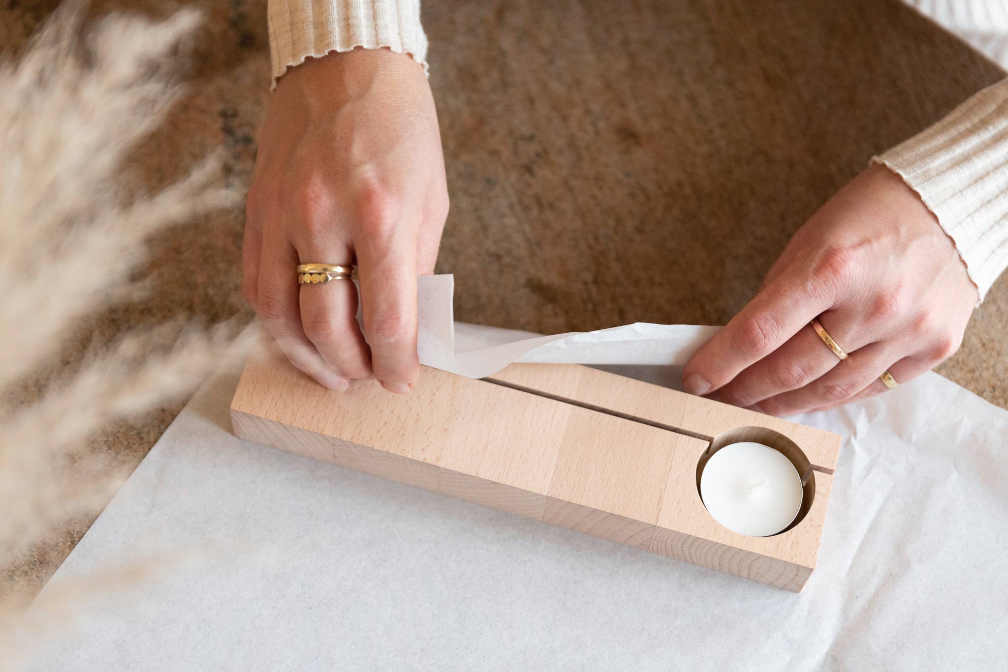 Roosmarijn Knijnenburg – wholesale Dekorativt bordsobjekt – Hold It + – kortställ4