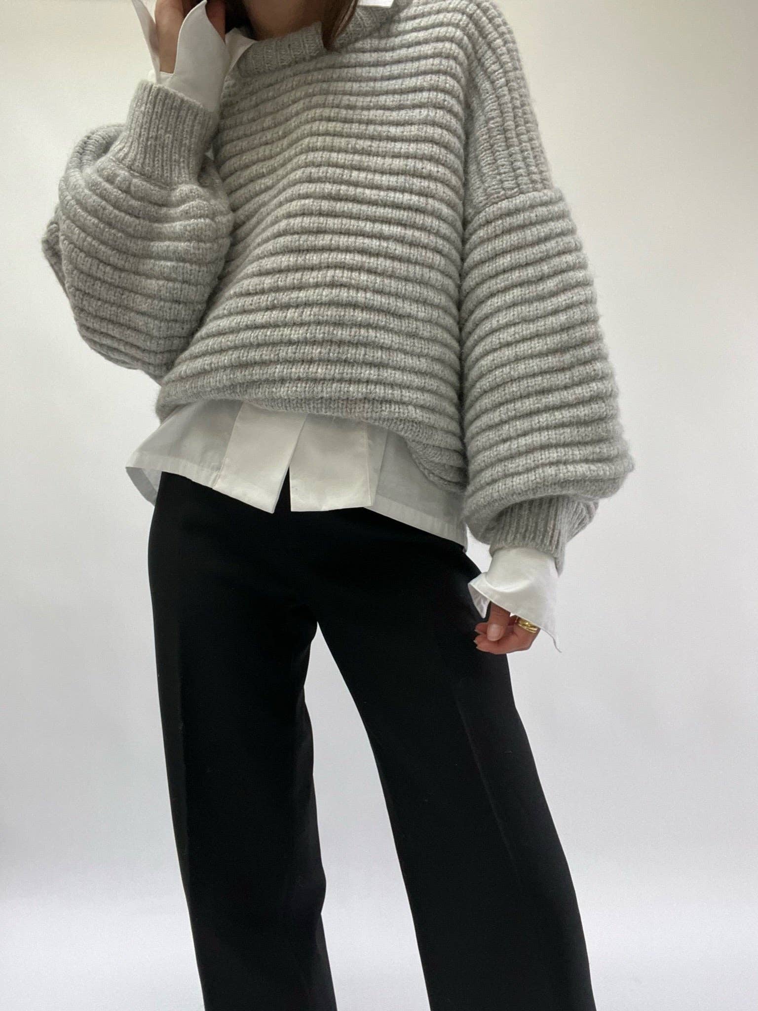 Na Nin – Großhandel Strickpullover – Damen – Romy Strickpullover aus Alpakawolle mit Ballonärmeln7