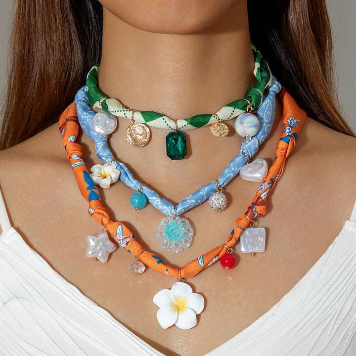 Chique lange zijden sjaalketting met hanger en parels voor wholesale door DREAM VERA APPAREL