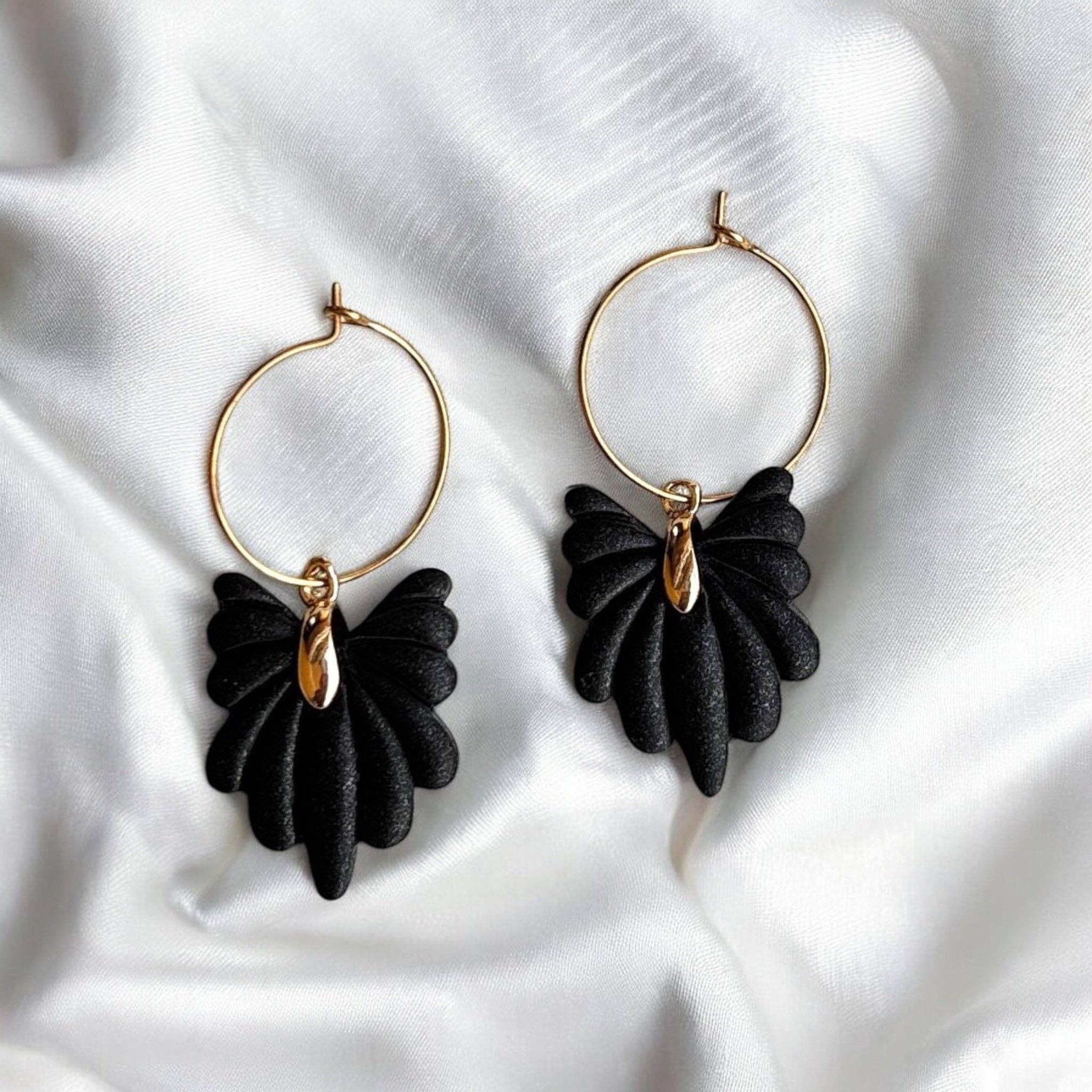DUESTELLE ITALIA - Wholesale Hoop Earrings - SOLEIL BLACK HOOP - Black Flower Hoop Earrings3