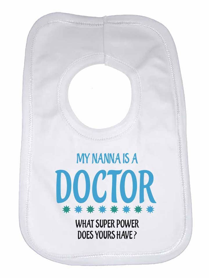 Ma grand-mère est médecin. Quel est le pouvoir de la vôtre ? - Bavettes pour bébés pour la vente par Little Ratbag