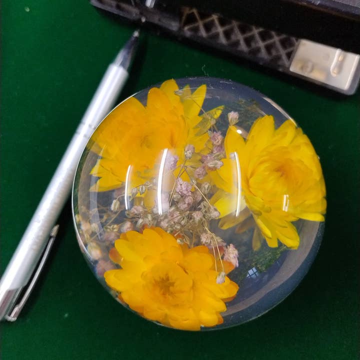 Hafod Grange Ltd - Wholesale Ornament - Helichrysum Yellow Paperweight