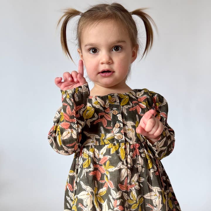 Meisjesjurk met bloemenprint en gebreide achterkant voor wholesale door Meerahi